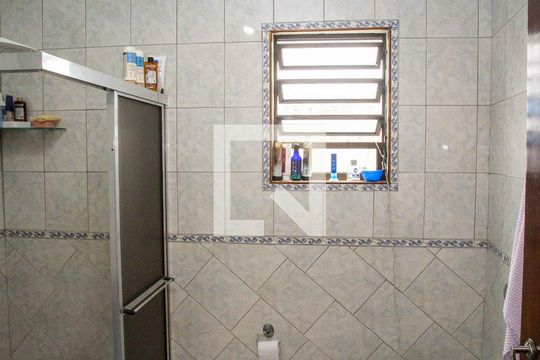 Banheiro da Suíte Casa 1 de casa à venda com 5 quartos, 250m² em Jardim das Laranjeiras (zona Sul), Diadema