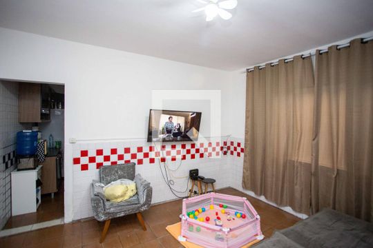 Sala casa 2 de casa para alugar com 5 quartos, 250m² em Jardim das Laranjeiras (zona Sul), Diadema