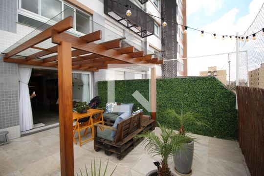 Quintal de apartamento à venda com 3 quartos, 141m² em Vila Ipiranga, Porto Alegre