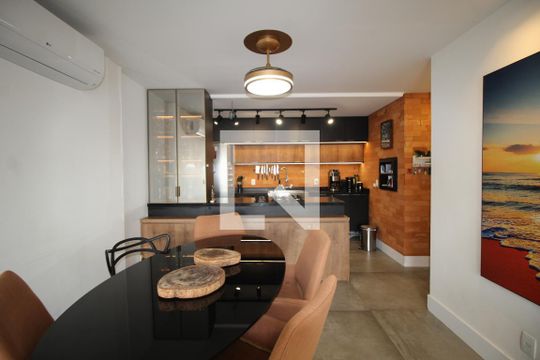 Cozinha de apartamento à venda com 3 quartos, 141m² em Vila Ipiranga, Porto Alegre