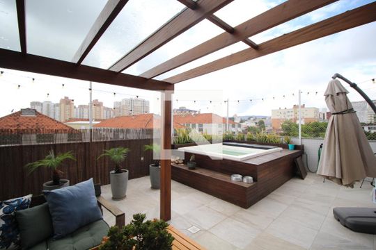 Quintal de apartamento à venda com 3 quartos, 141m² em Vila Ipiranga, Porto Alegre