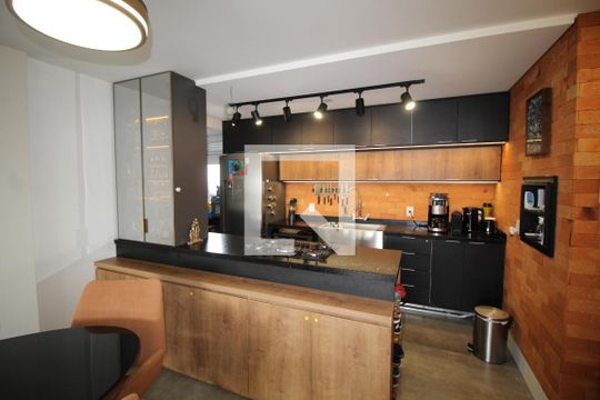 Cozinha de apartamento à venda com 3 quartos, 141m² em Vila Ipiranga, Porto Alegre
