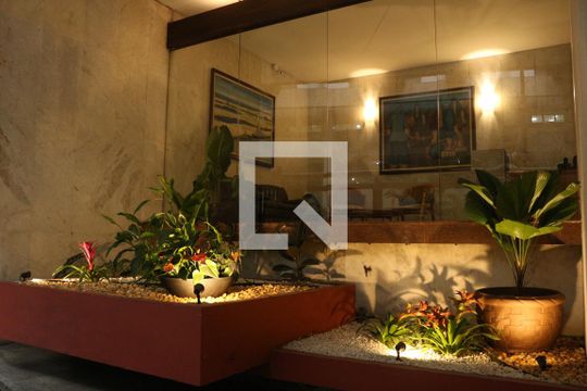 Fachada e portaria de apartamento à venda com 3 quartos, 150m² em Copacabana, Rio de Janeiro