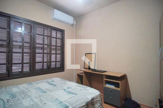 Quarto 1 de casa à venda com 3 quartos, 200m² em Cristo Rei, São Leopoldo