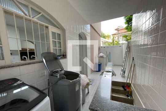 Casa à venda com 3 quartos, 190m² em Vila Maria Luisa, São Paulo