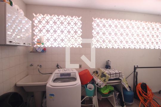 Lavanderia de casa à venda com 3 quartos, 165m² em Jardim das Flores, São Paulo