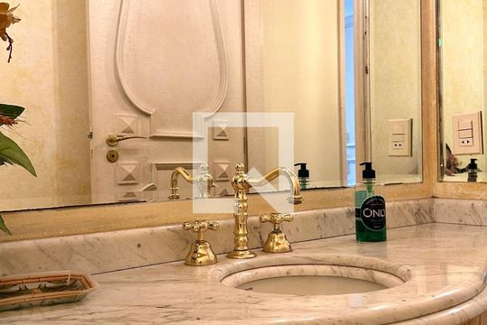 Lavabo de apartamento para alugar com 4 quartos, 220m² em Copacabana, Rio de Janeiro