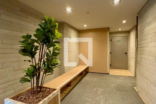Hall de entrada de kitnet/studio à venda com 1 quarto, 27m² em Pinheiros, São Paulo
