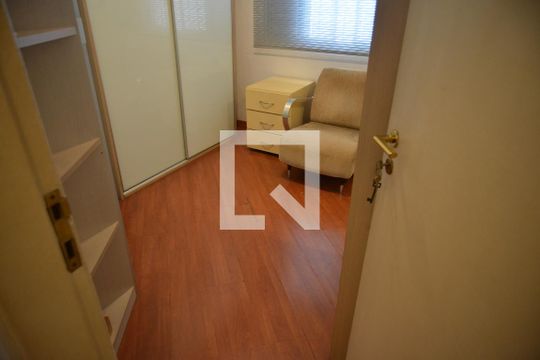 Quarto 1 de casa para alugar com 6 quartos, 278m² em Parque das Nações, Santo André