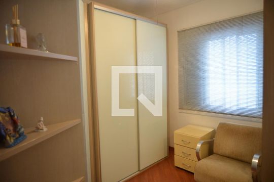 Quarto 1 de casa para alugar com 6 quartos, 278m² em Parque das Nações, Santo André