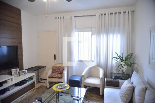 Sala de casa para alugar com 6 quartos, 278m² em Parque das Nações, Santo André