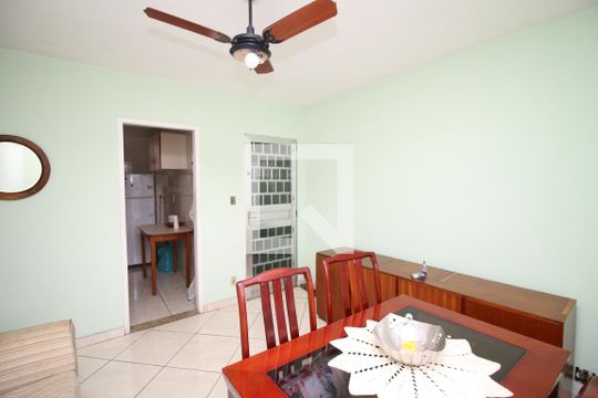 Sala de apartamento à venda com 2 quartos, 48m² em Olaria, Rio de Janeiro
