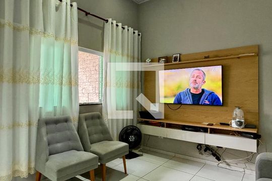 Sala 1 de casa à venda com 4 quartos, 174m² em Jardim Kawamoto, Guarulhos