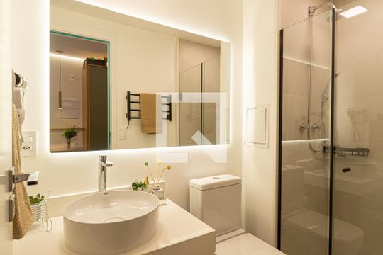 Banheiro de kitnet/studio para alugar com 1 quarto, 19m² em Bela Vista, São Paulo