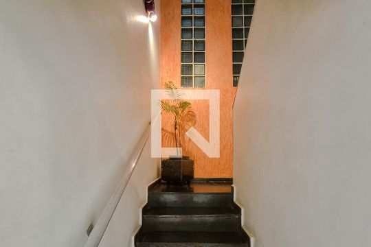 Corredor de casa à venda com 3 quartos, 192m² em Jardim Calux, São Bernardo do Campo