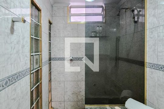 Banheiro da Suíte de casa à venda com 3 quartos, 192m² em Jardim Calux, São Bernardo do Campo