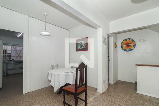 Sala de casa à venda com 4 quartos, 140m² em Jardim Carvalho, Porto Alegre