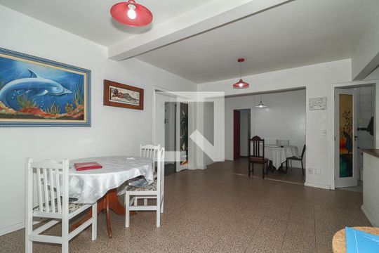 Sala de casa à venda com 4 quartos, 140m² em Jardim Carvalho, Porto Alegre