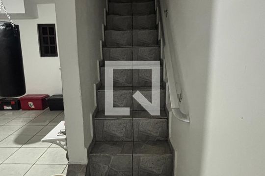 Escada de casa à venda com 4 quartos, 135m² em Vila Bela Vista, Santo André