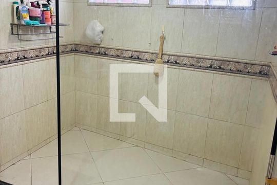 Banheiro de casa para alugar com 2 quartos, 120m² em Bairro Carolina, Duque de Caxias