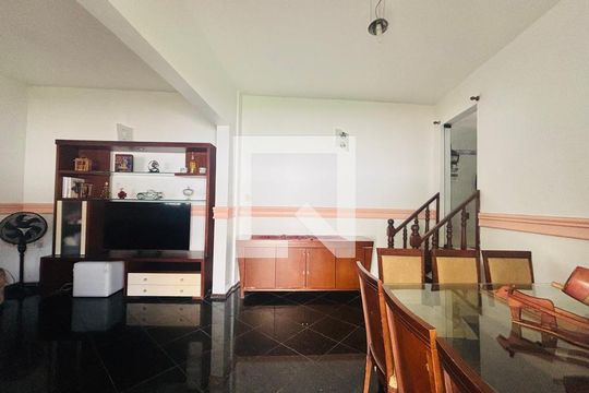 Casa para alugar com 2 quartos, 120m² em Bairro Carolina, Duque de Caxias