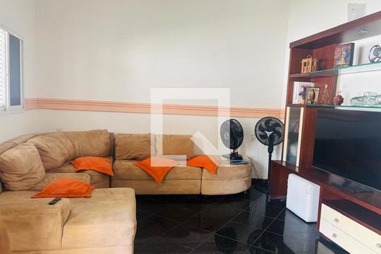 Sala de casa para alugar com 2 quartos, 120m² em Bairro Carolina, Duque de Caxias
