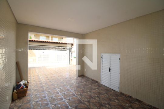 Garagem de casa à venda com 3 quartos, 126m² em Vila Roque, São Paulo