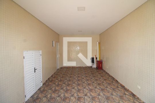 Garagem de casa à venda com 3 quartos, 126m² em Vila Roque, São Paulo