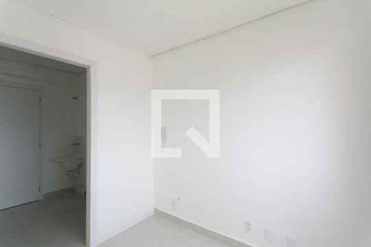 Sala de apartamento para alugar com 2 quartos, 34m² em Vila Carmosina, São Paulo
