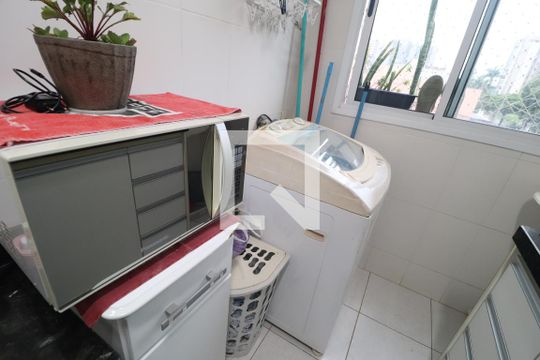 Cozinha de apartamento para alugar com 2 quartos, 58m² em Santa Mônica, Uberlândia