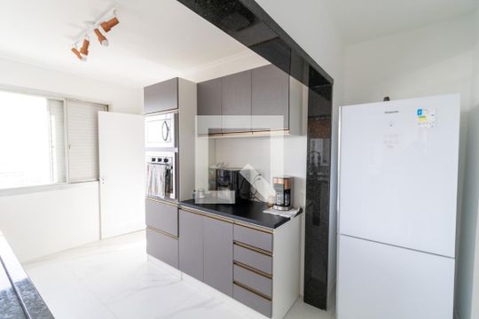 Cozinha de apartamento para alugar com 3 quartos, 136m² em Santana, Porto Alegre