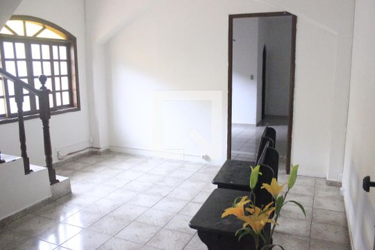 Sala  de casa à venda com 4 quartos, 300m² em Vila Sao Rafael, Guarulhos