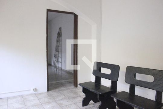 Sala  de casa à venda com 4 quartos, 300m² em Vila Sao Rafael, Guarulhos