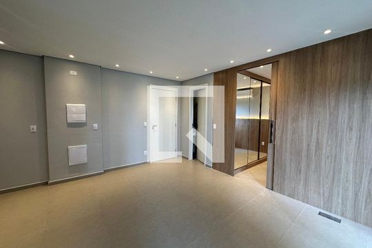 Sala/Cozinha de apartamento à venda com 1 quarto, 40m² em Empresarial 18 do Forte, Barueri