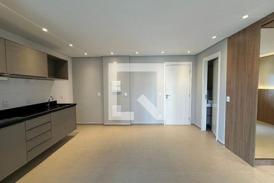 Sala/Cozinha de apartamento à venda com 1 quarto, 40m² em Empresarial 18 do Forte, Barueri