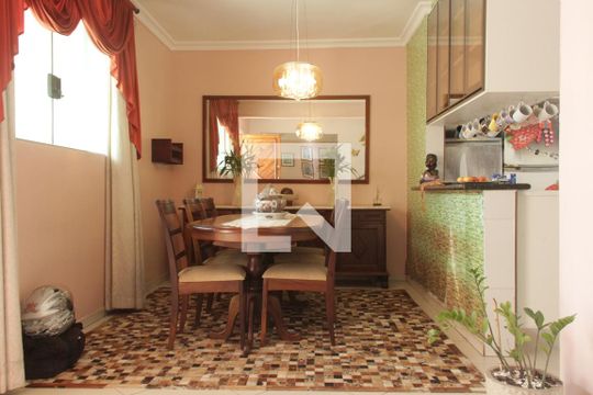 Sala de casa de condomínio para alugar com 3 quartos, 100m² em Macuco, Santos
