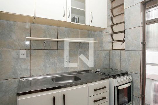 Cozinha + Área de Serviço de apartamento à venda com 1 quarto, 46m² em Azenha, Porto Alegre