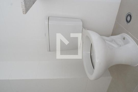 Banheiro de apartamento à venda com 0 quarto, 30m² em Picanço, Guarulhos