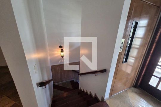 Casa à venda com 3 quartos, 350m² em Sapê, Niterói
