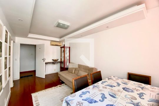 Sala de apartamento à venda com 2 quartos, 100m² em Leblon, Rio de Janeiro