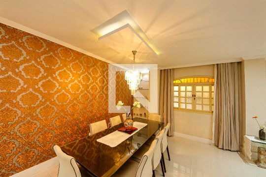 Casa à venda com 5 quartos, 300m² em Vila Zelina, São Paulo