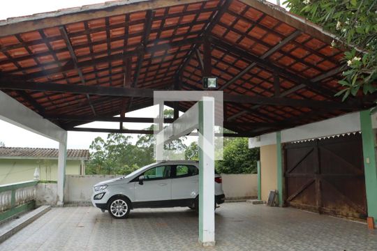 Casa para alugar com 3 quartos, 630m² em Jardim Santa Paula, Cotia