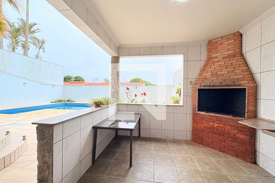 Quintal de casa para alugar com 5 quartos, 420m² em Jardim das Samambaias, Jundiaí