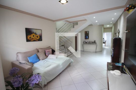 Sala de casa à venda com 5 quartos, 350m² em Jardim Riacho das Pedras, Contagem