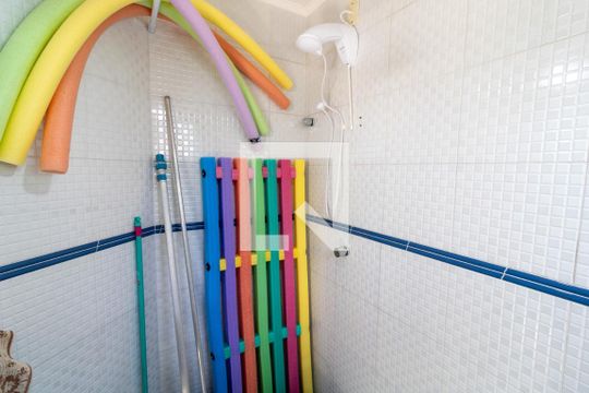 Banheiro 1 de casa à venda com 3 quartos, 154m² em Campo Novo, Porto Alegre