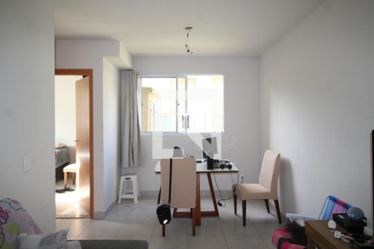 Sala de apartamento para alugar com 2 quartos, 42m² em Santa Fe, Porto Alegre