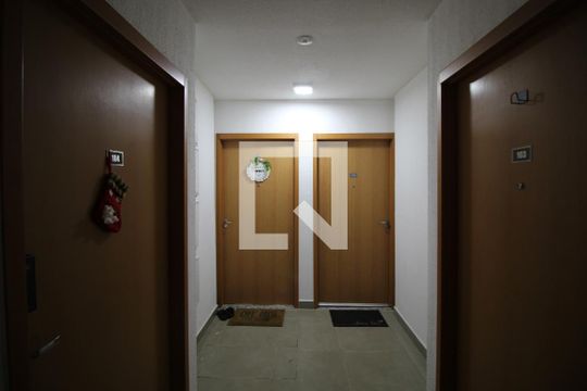 Corredor de apartamento para alugar com 2 quartos, 42m² em Santa Fe, Porto Alegre