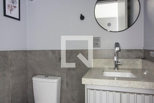 Lavabo de apartamento para alugar com 3 quartos, 95m² em Osvaldo Rezende, Uberlândia