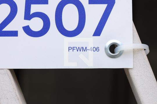 Placa instalada no portão - Código da placa: PFWM-406 de casa à venda com 2 quartos, 60m² em Parque Guarani, São Paulo