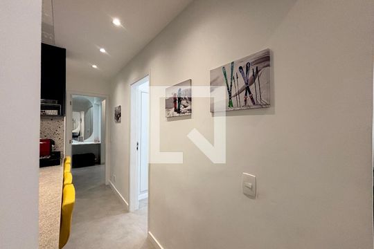 Sala - corredor de acesso aos quartos de apartamento à venda com 2 quartos, 85m² em Copacabana, Rio de Janeiro